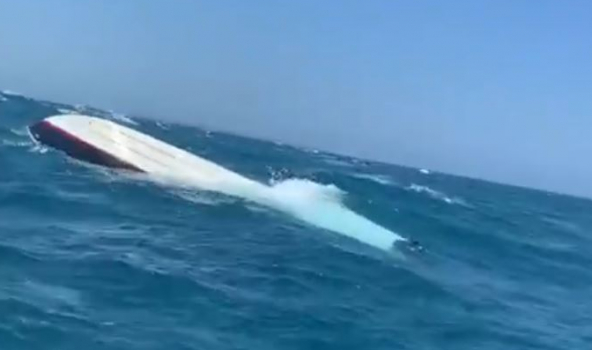 Lancha volteada en Islas del Rosario