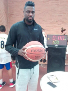 Neicer Lozano, jugador de baloncesto en el equipo Piratas de Bogotá