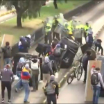 Captura de video de ataque a policías