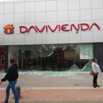 Banco Davivienda destruido en paro nacional del 21 de enero