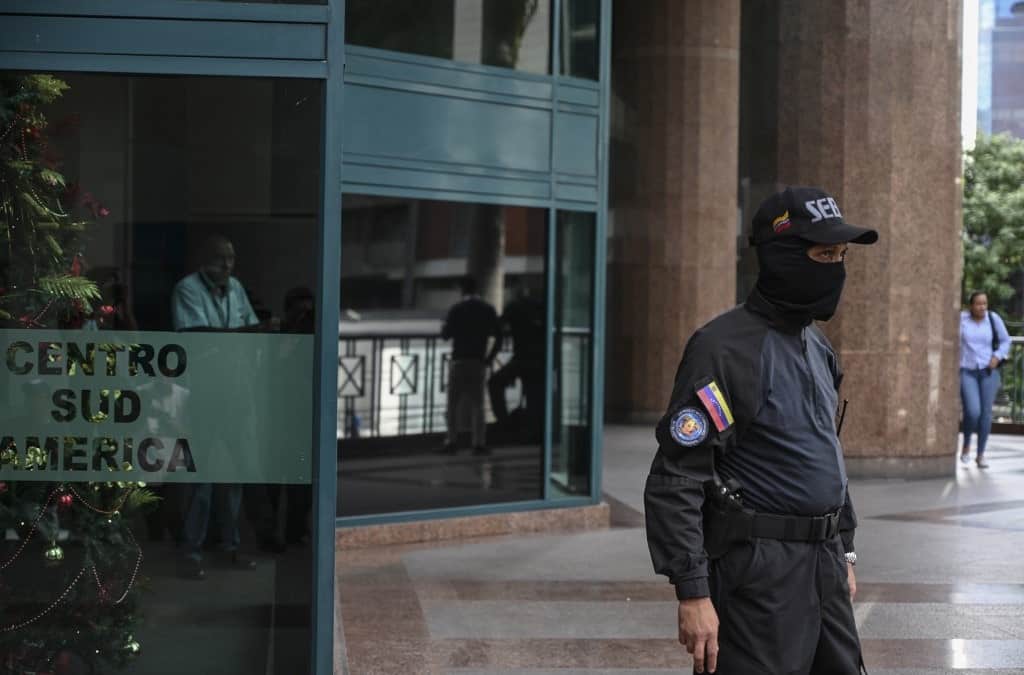 Encapuchados allanaron oficina de Juan Guaidó