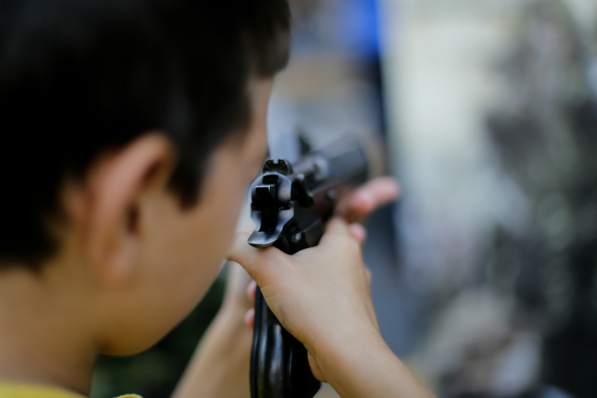 Niño con arma