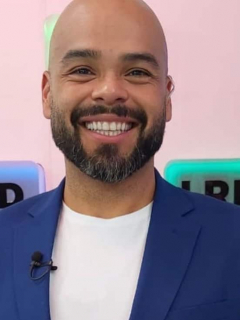 Carlos Vargas, presentador.