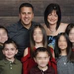 Michael Valva, su esposa Angela Pollina y sus 6 hijos
