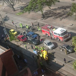 Taxi volcado en la avenida Caracas de Bogotá
