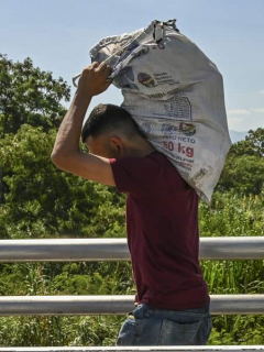 Venezolanos llegando a Colombia