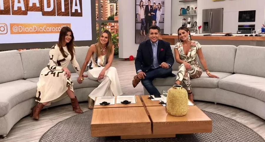 Carolina Cruz, Catalina Gómez, Carlos Calero y Carolina Soto, presentadores.