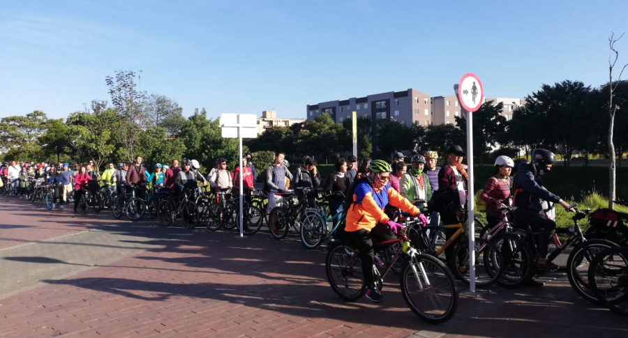 Trancón de ciclistas en día sin carro en Bogotá