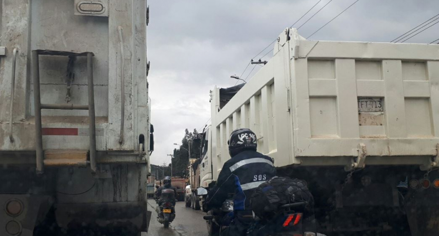 Bloqueos de volquetas en la avenida Boyacá al sur de Bogotá