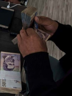 Billetes colombianos.