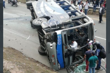 Accidente de bus en la vía Bogotá-Tunja