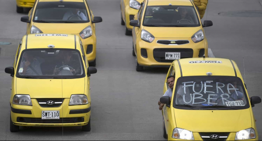 Taxis protestan por Uber