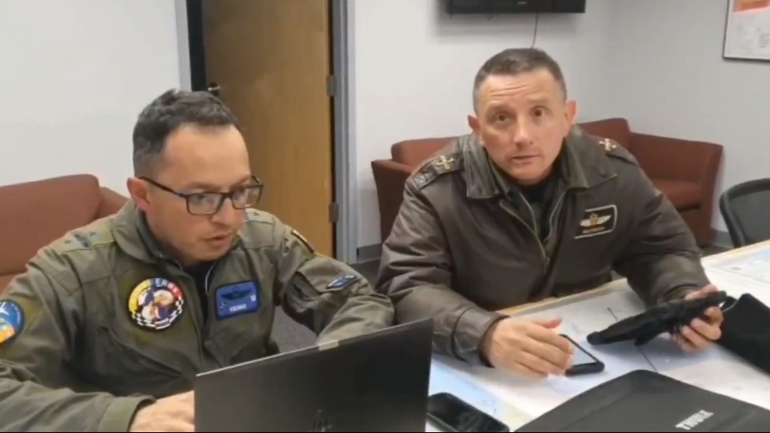 Miembros de la Fuerza Aérea de la misión para traer a colombianos de Wuhan