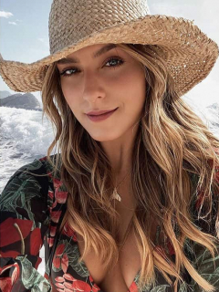 Laura Tobón, presentadora.