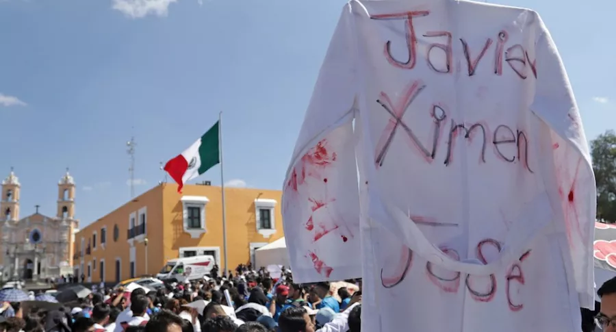 Universtarios protestan en Puebla (México) por asesinato de colombianos