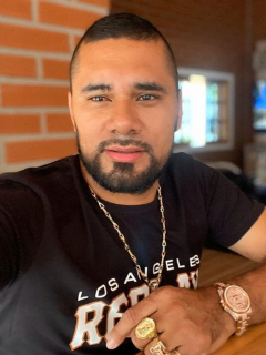 Francisco Gómez, cantante de música popular.