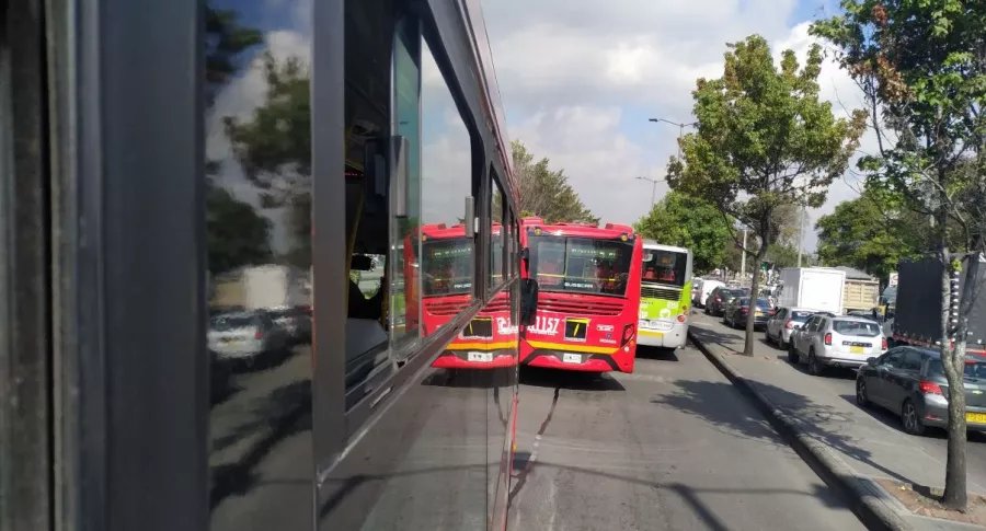 Choque entre buses de Transmilenio en la troncal Calle 80