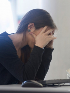 Mujer desesperada sin empleo