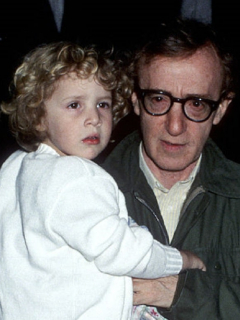 Woody Allen y su hija adoptiva Dylan, en 1989