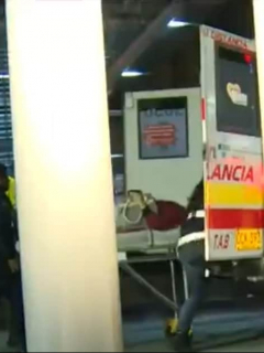 Ladrón lanzó a joven de estación de Transmilenio