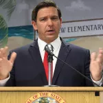 Ron DeSantis, gobernador de Florida, anuncia estado de emergencia