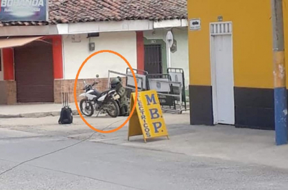 Desactivan moto con explosivos en Pradera