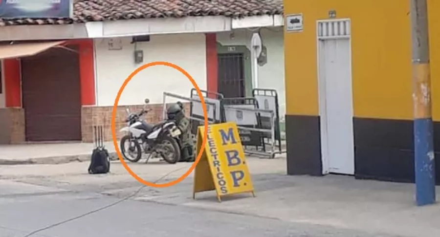 Desactivan moto con explosivos en Pradera
