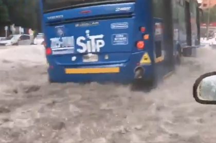 Lluvias en Bogotá colapsan movilidad