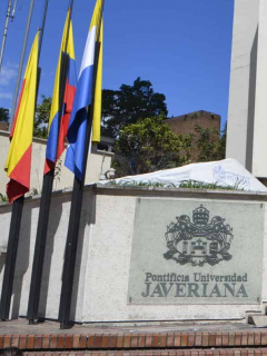Javeriana cancela grados y estudiantes se molestan