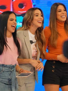 Mafe’ Romero, Violeta Bergonzi y Dominica Duque, presentadoras.