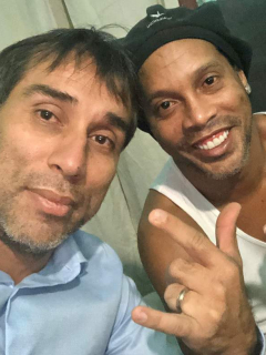 Nelson 'Pipino' Cuevas y Ronaldinho