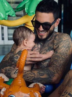 Mateo Carvajal, ganador del 'Desafío' 2017, con su hijo, Salvador.