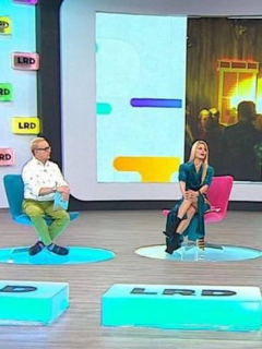 Juan Carlos Giraldo, Carlos Giraldo, Mary Méndez, Frank Solano y Carlos Vargas, presentadores, con una invitada en el set de 'La red.