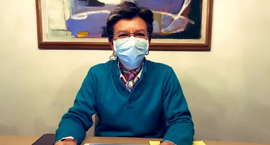 Claudia López con tapabocas en medio de la pandemia de coronavirus COVID-19