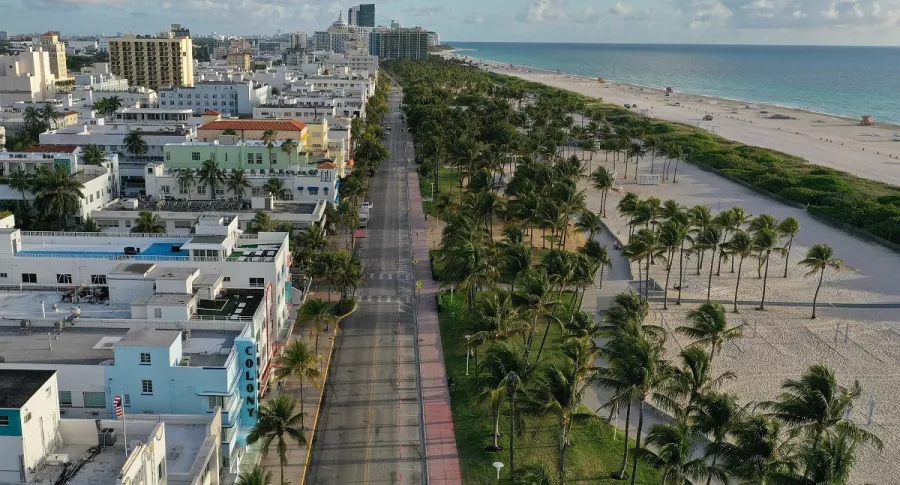 Ocean Drive y Miami beach, en cuarentena por pandemia de coronavirus COVID-19