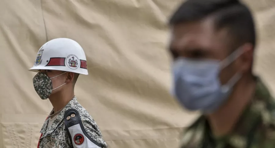 Soldados del hospital militar de Bogotá durante pandemia de coronavirus COVID-19