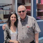 Jota Mario Valencia, presentador (Q.E.P.D.), con su esposa, 'Neth' Fuentes, y su hija, María José.