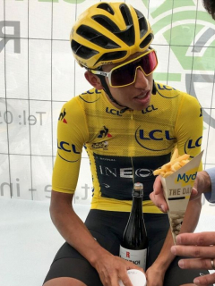 Egan Bernal y africanos del ataúd