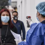 Prueba de fiebre en Bogotá durante la pandemia de coronavirus COVID-19