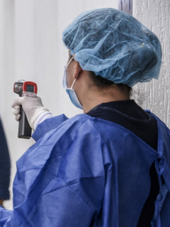 Prueba de fiebre en Bogotá durante la pandemia de coronavirus COVID-19