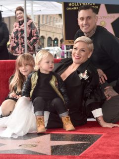 Pink, su esposo Carey Hart, y sus hijos Willow Hart y Jameson Hart.