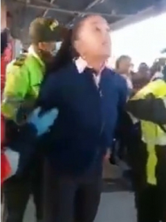 Grosera mujer en Transmilenio