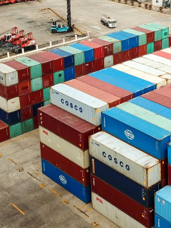 Contenedores en puerto