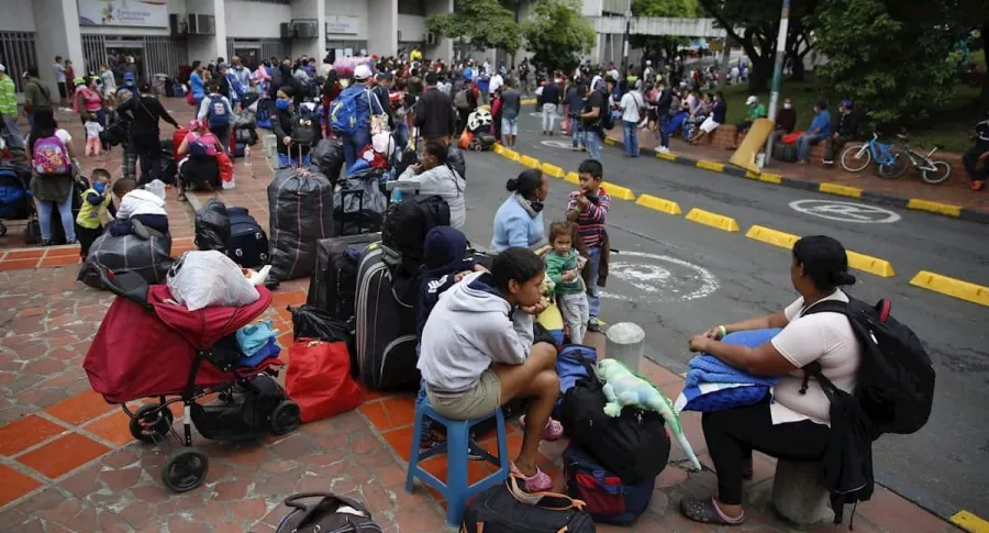 Migrantes venezolanos regresan a su país desde Cali en medio de la pandemia de COVID-19