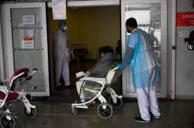Médica pierde custodia de su hija por tratar pacientes con coronavirus