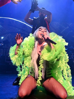 Lady Gaga y J Balvin, cantantes.