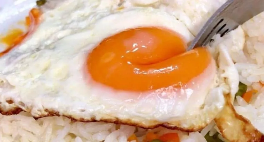 Arroz con huevo, imagen de referencia.