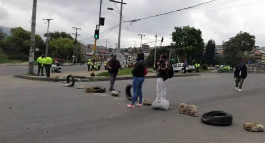 Bloqueos en Bogotá; afectados por coronavirus piden ayudas.
