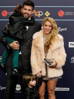 Gerard Piqué y Shakira con sus hijos Milan y Sasha