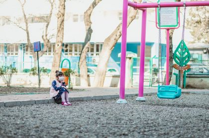 Niña en parque